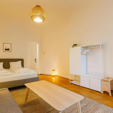 Somogyi With Balcony Apartman Budapest