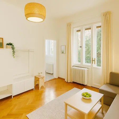 Somogyi With Balcony Budapešť